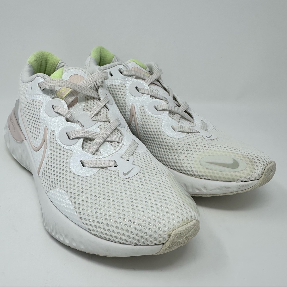 Nike Women's White and Light Pink Sneakers Sz.8